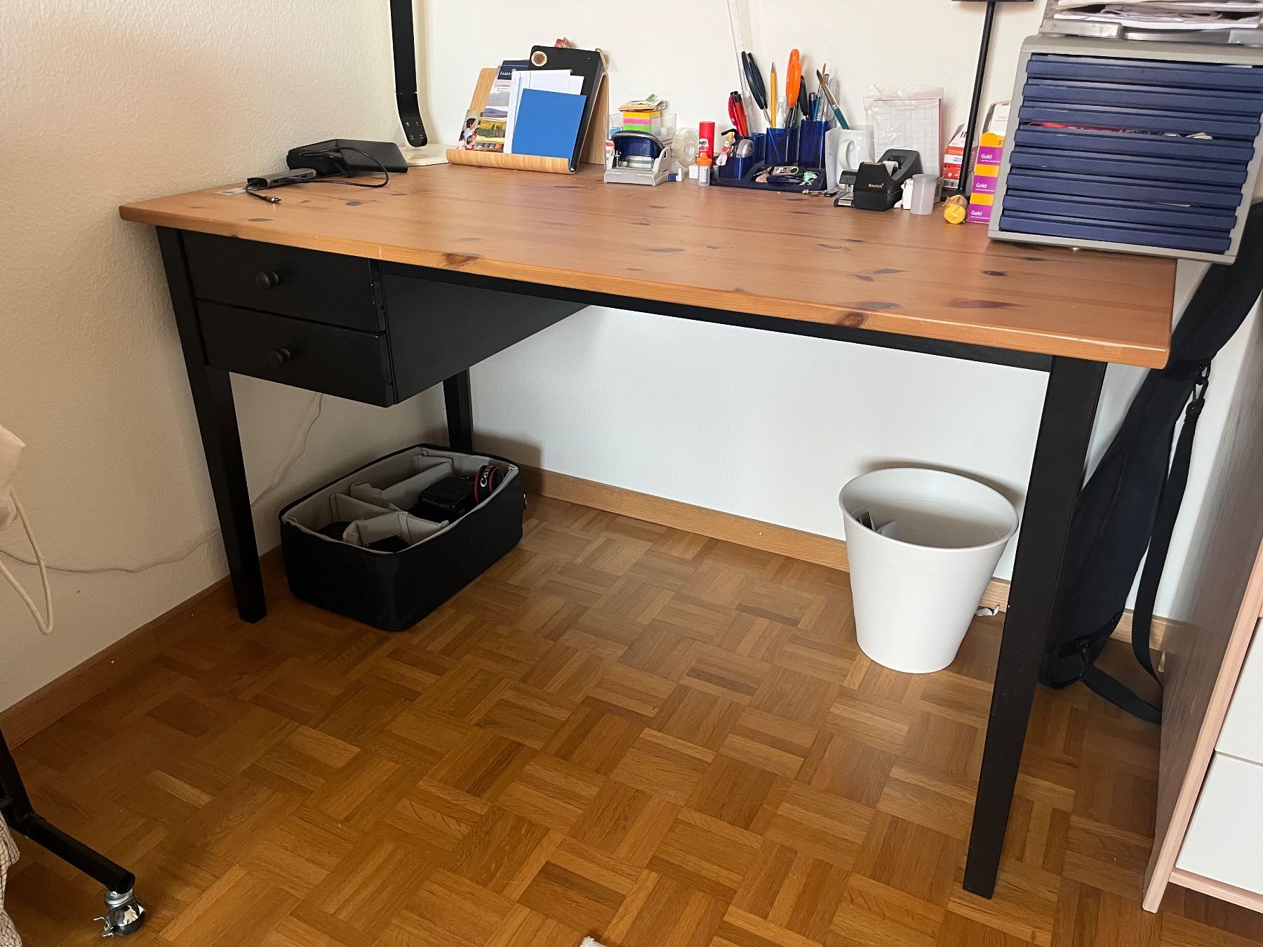 Ikea Scrivanie: Charmanter Ikea Kiefernholz Schreibtisch – Usato da Baar venduto da Aral_F 1