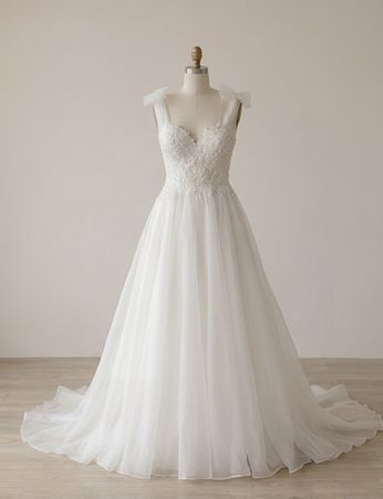 Ungetragenes Brautkleid Gr. 38 mit flexibler Rückenschnürung
