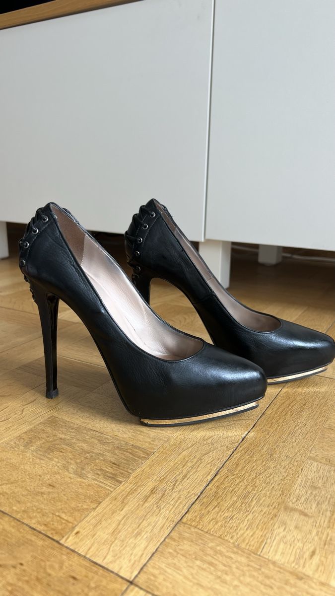 Scarpe da donna: Le Silla Black Shoes – Usato da Genève venduto da liz_68sg