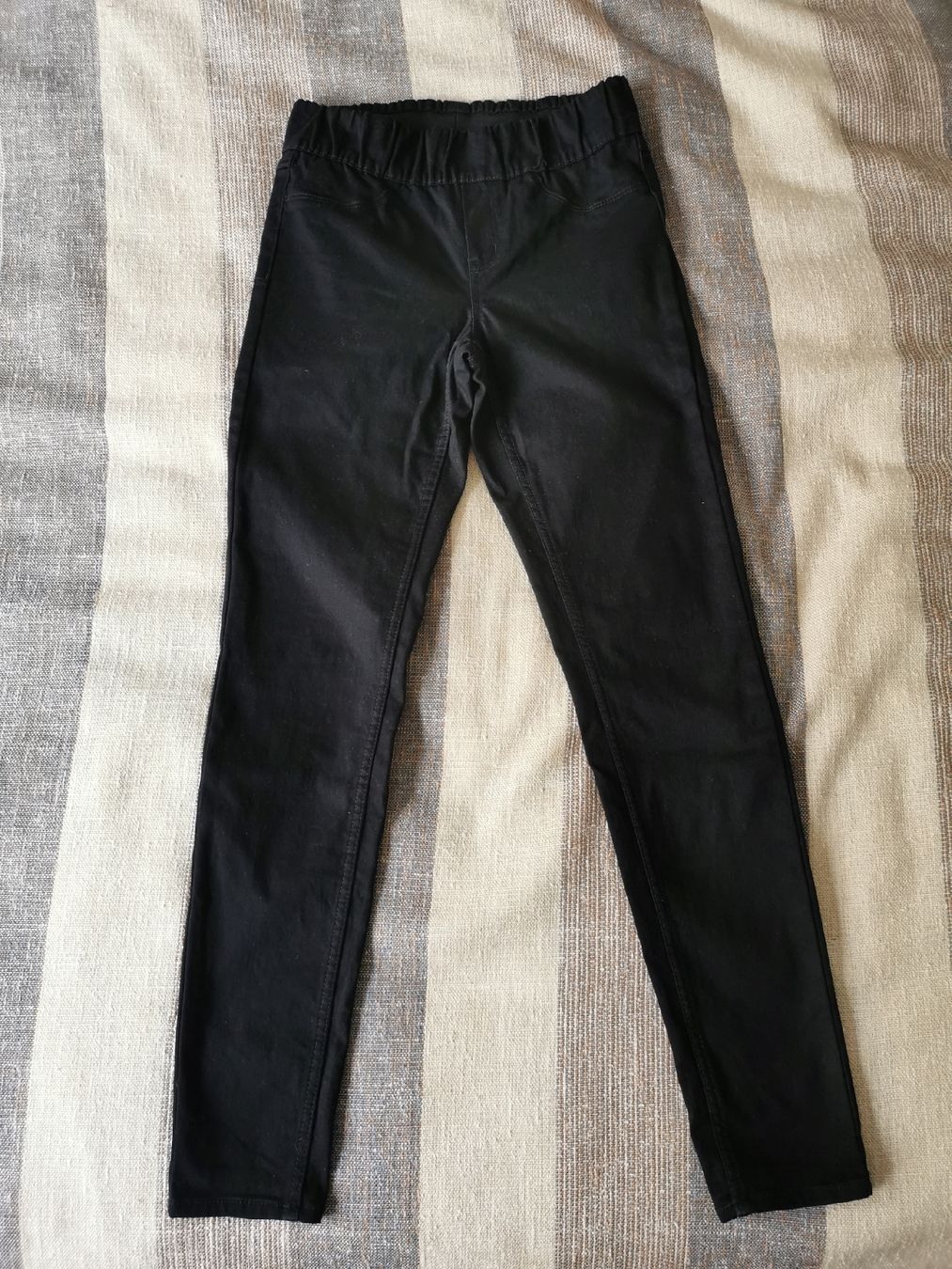 Pantaloni: Schwarze Treggings, Gr. 38 – Nuovo (secondo la descrizione) da Ostermundigen venduto da AlwaysHaveFun90