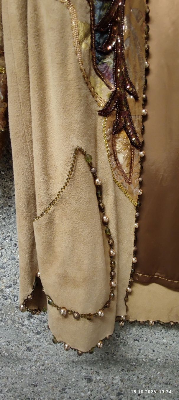 Costumi: Wildleder Jacke und Rock – Nuovo (secondo la descrizione) da Wettswil venduto da Chateauxfoto 5