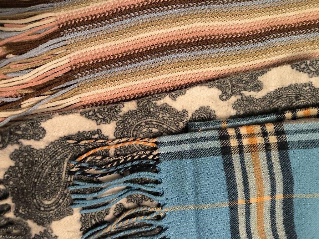 Foulard & Sciarpe: Kleiderpaket: 12 Stück Schals – Usato da Ennenda venduto da safarisource 4