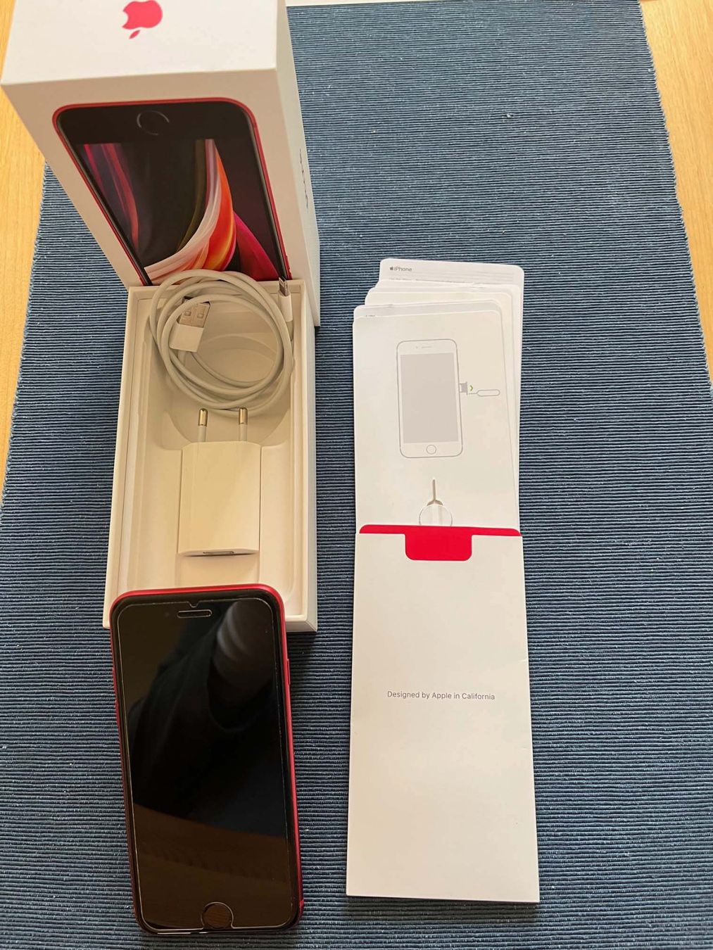 Apple Telefoni cellulari / Smartphones: Iphone SE 2020 rot komplett mit Ladegerät und Kabel – Usato da Walenstadt venduto da Walenseeelch