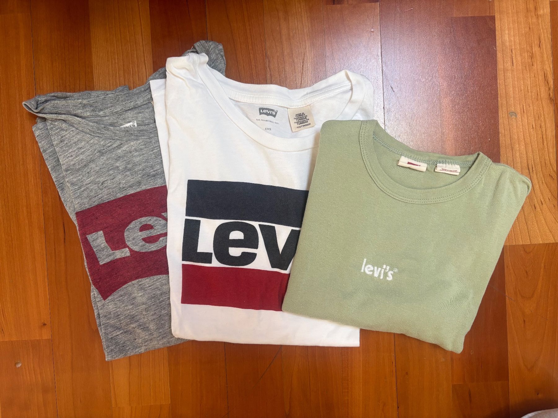 Levi's T-shirt: Levi’s T-Shirt Bundle 3er Set – Usato da Wettswil venduto da han_2mpq