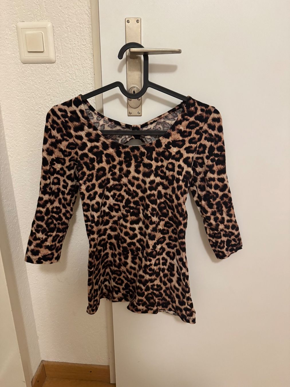 Maglioni & Felpe: Pullover Leoprint Grösse S – Usato da Pfäffikon SZ venduto da Melanie335