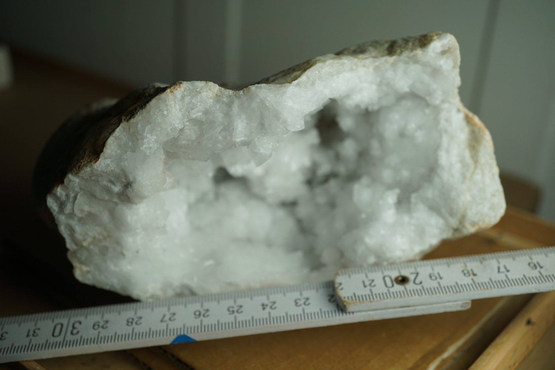 Minéraux & Lithothérapie: Calcit    Geode 15cm x  8cm  XL – Neuf avec emballage d'origine à Eschenbach SG par topstone