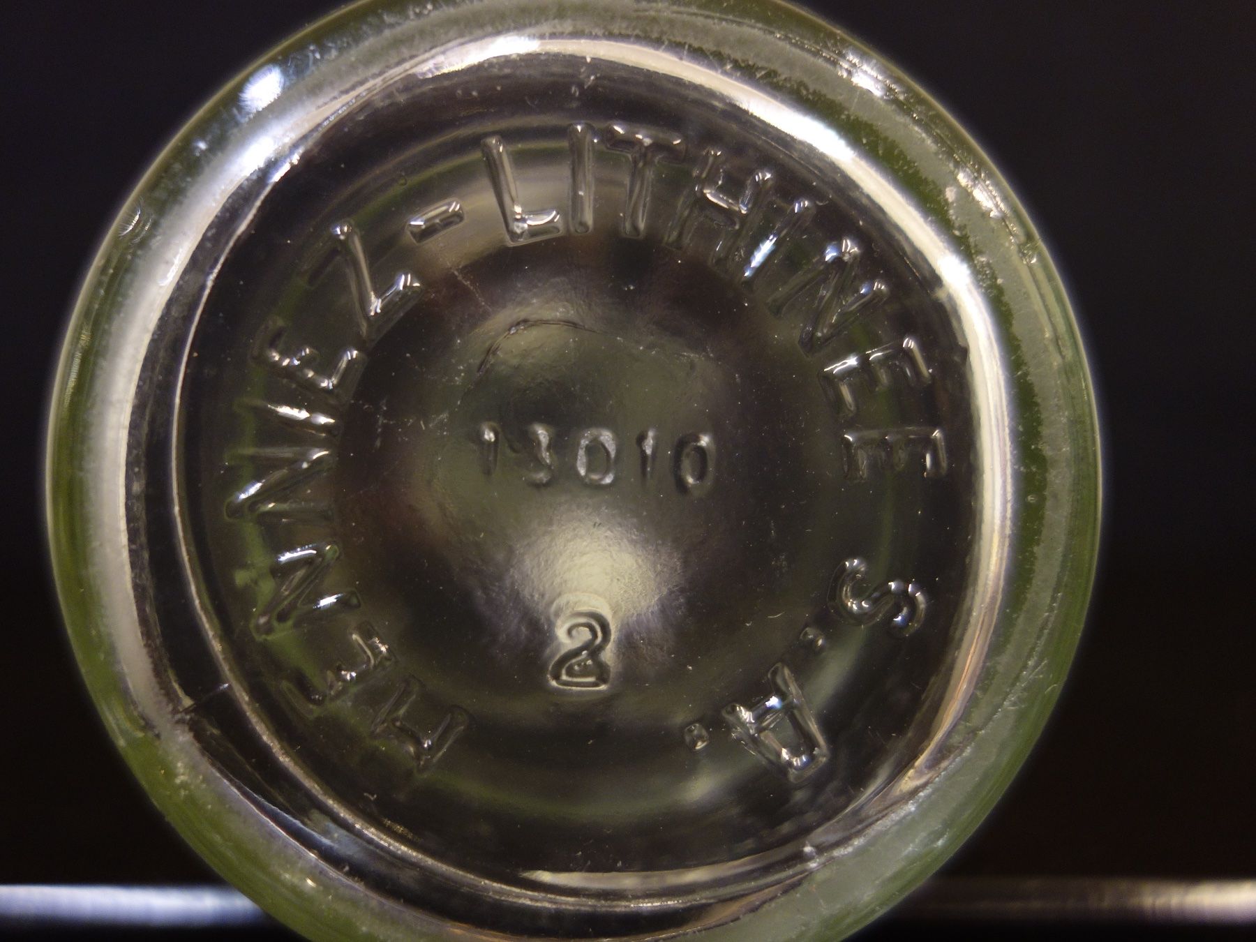 Bicchieri, Caraffe & Bottiglie: alte Flasche HENNIEZ LITHINEE – Usato da Kerzers venduto da Flaschenposten 4