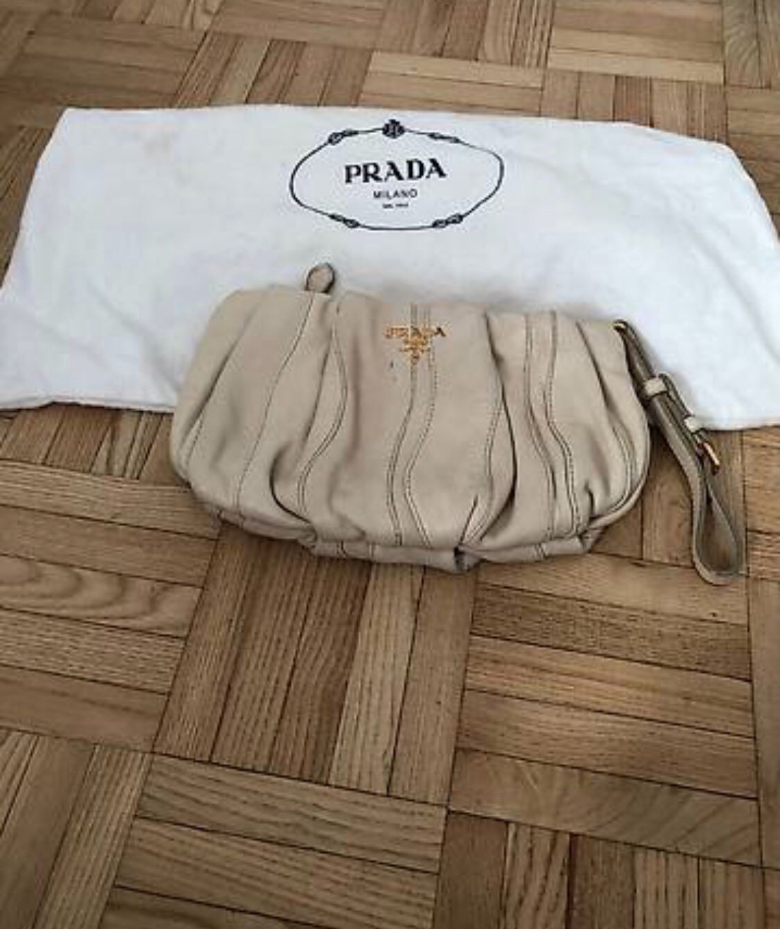Prada Taschen für Damen: Prada Clutch Tasche Pochette – Gebraucht aus Richterswil von Auric87