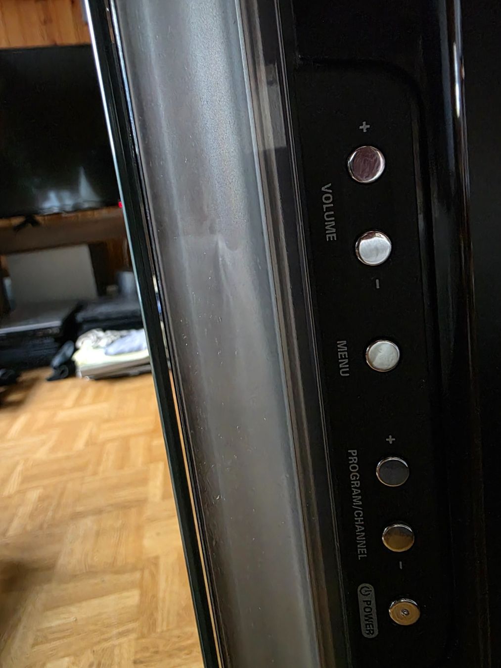 Philips Televisori: Philips TV Flachbildschirm mit Ledbeleuchtung. – Usato da Brienzwiler venduto da vegetabelvamp 2