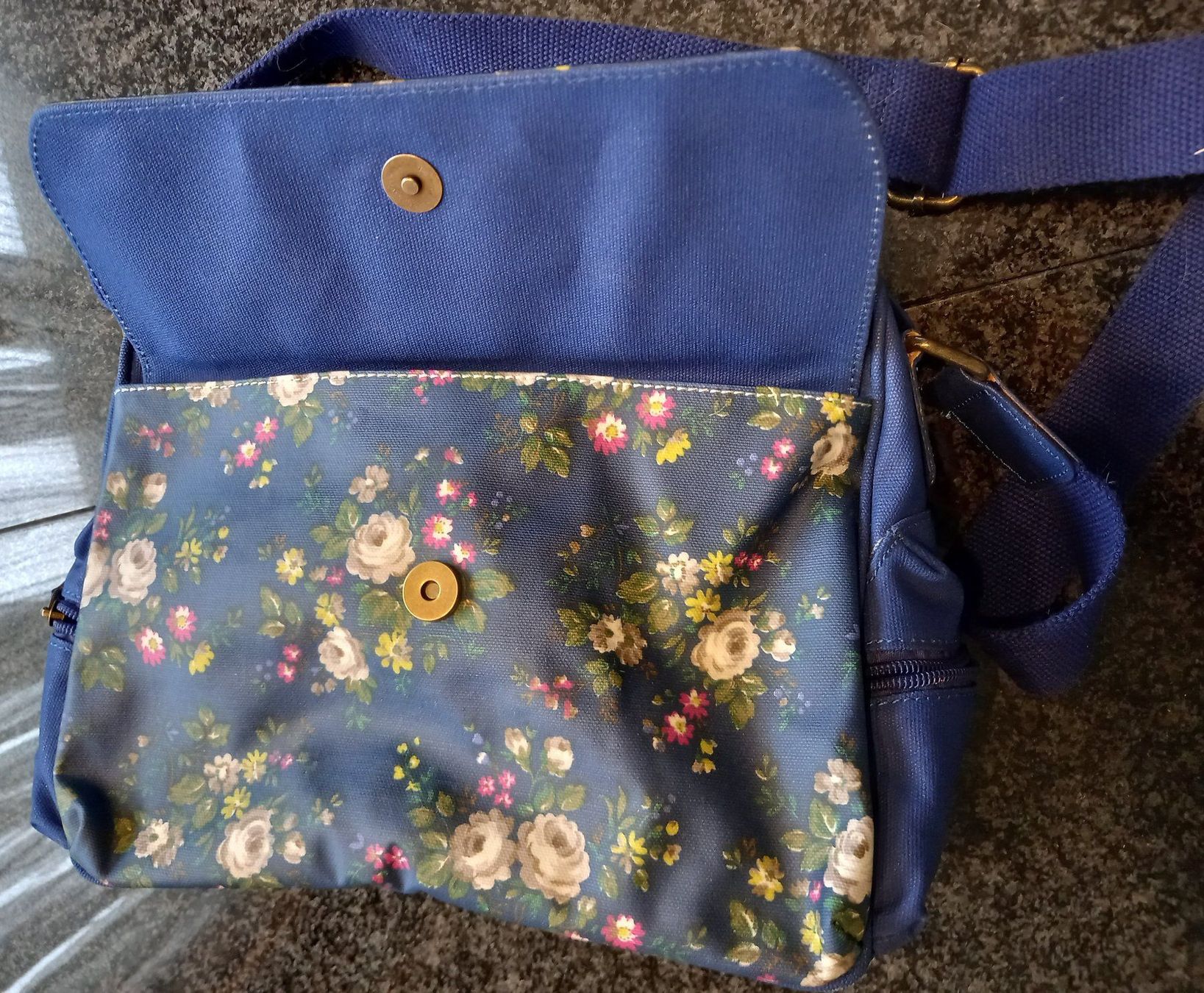 Candy Flowers Borse da donna: Umhängetasche Candy Flowers blau – Nuovo (secondo la descrizione) da Solothurn venduto da sweyla21 3