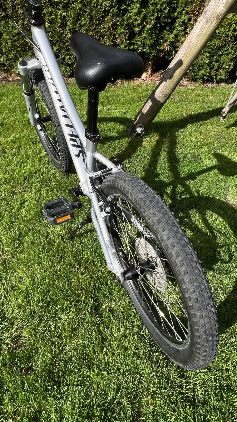 Specialized Velos: Kinder Mountainbike Kid Specialized Hotrock 20" – Gebraucht aus Niederurnen von bueKingvest 1