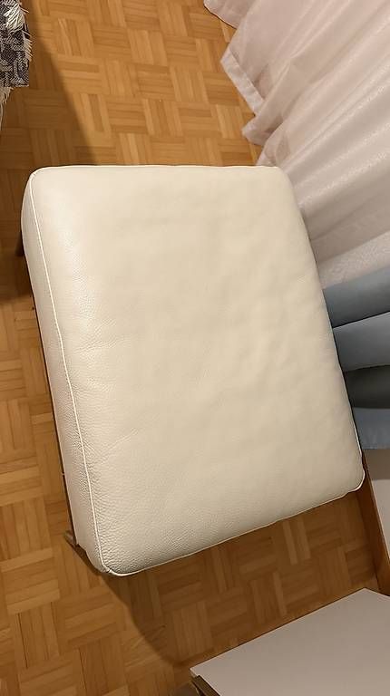 Ikea Hocker: Hocker weiß Leder Arild – Gebraucht aus Adliswil von thomasm85 1