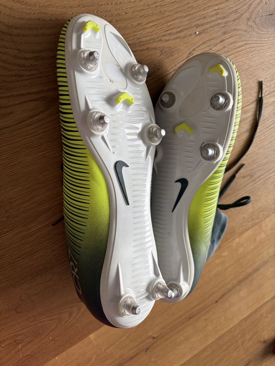 Nike Herrenschuhe: Fussballschuh – Neu (gemäss Beschreibung) aus Wünnewil von mic_vyg5 2