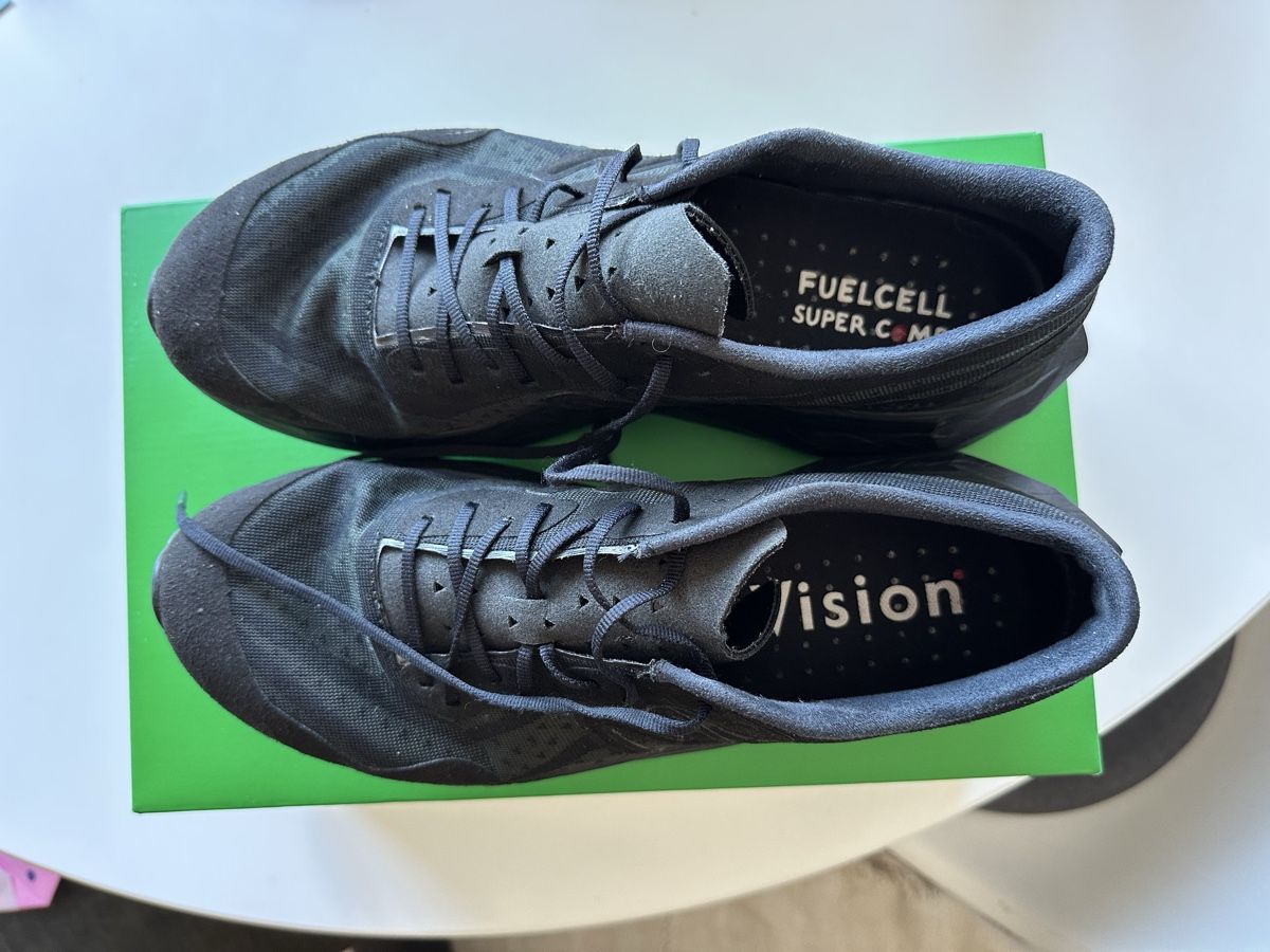 New Balance Scarpe da uomo: District Vision + New Balance FuelCell Supercom Elite V4 – Usato da Lausanne venduto da hcomme 3