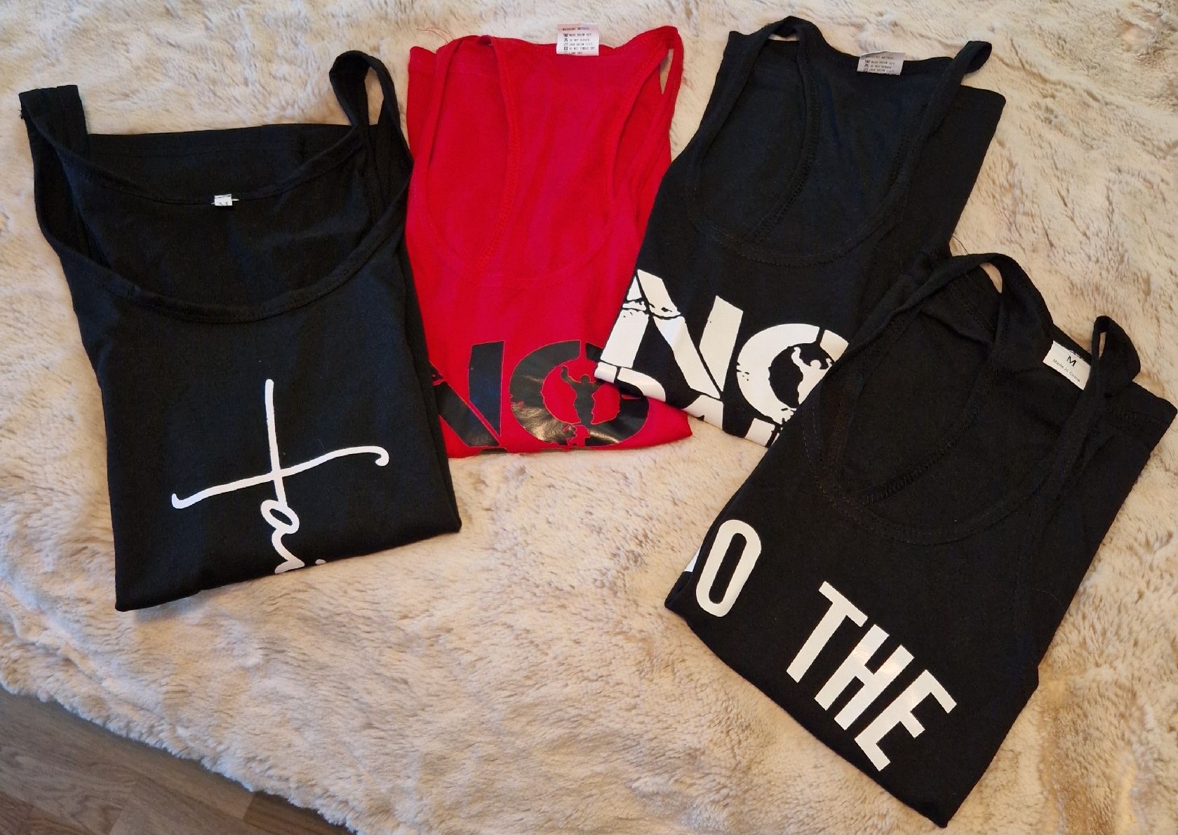 Lotti di vestiti: 4 Fitnesstops / shirts Gr. S/M – Nuovo e nell'imballaggio originale da Nendeln venduto da Zopfie_ 1