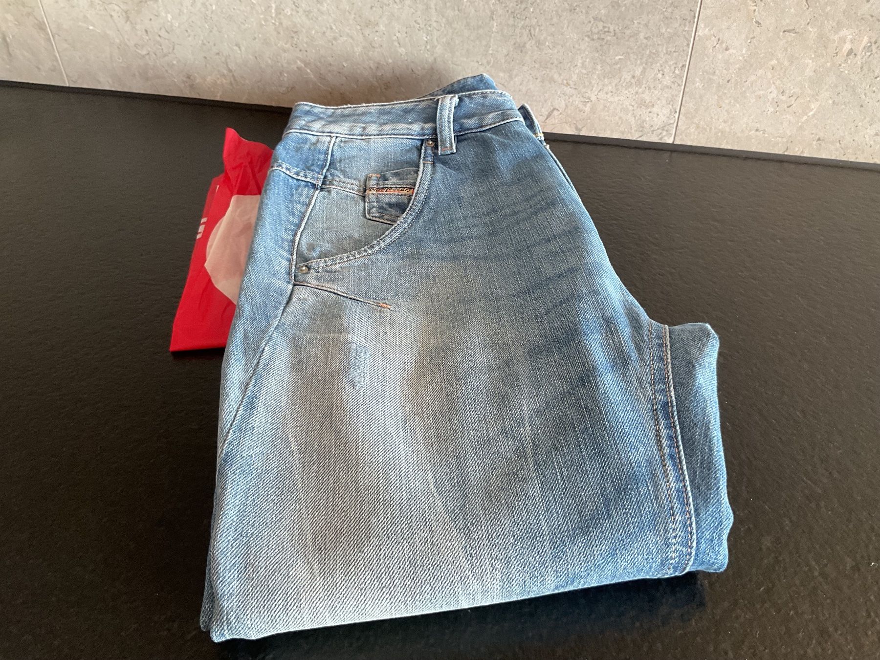 Diesel Jeans: Jeans Diesel – Nuovo (secondo la descrizione) da Neuchâtel venduto da sta_7qfy 1