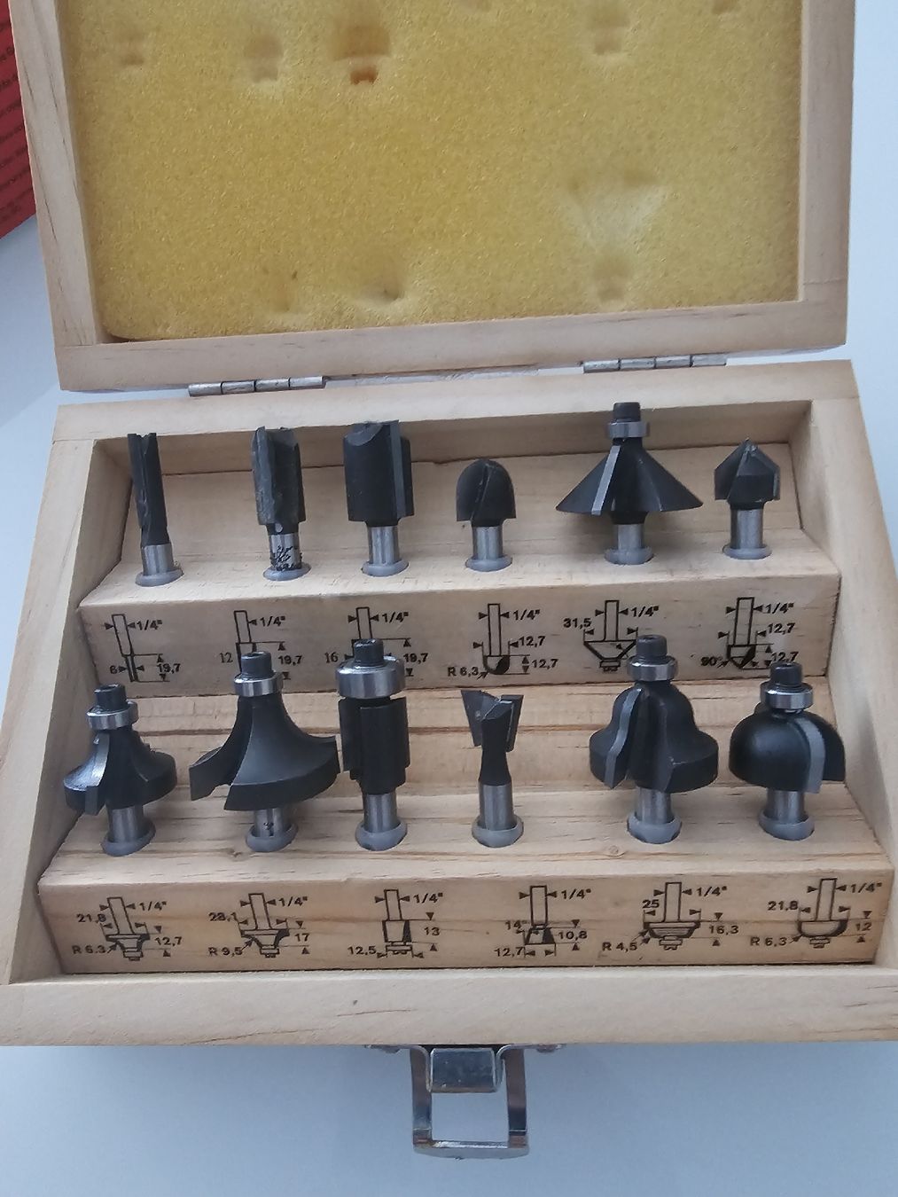 Bosch Alle Werkzeuge: Nuovo set di frese – Neu und originalverpackt aus Giubiasco von ton_vpl7 4