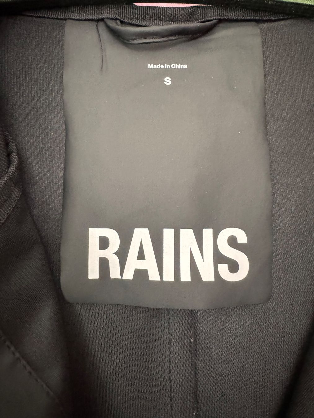 Rains Giacche: Rains schwarze lange Regenjacke – Usato da Zürich venduto da bananadoll 2