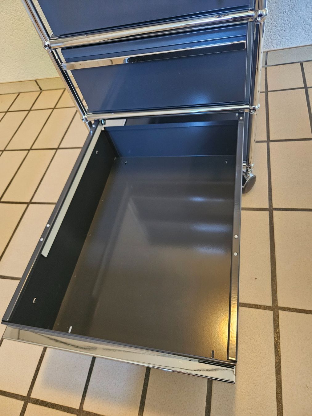 USM Banconi: USM Haller Rollcontainer anthrazit – Usato da Eich venduto da marcel-LU 3
