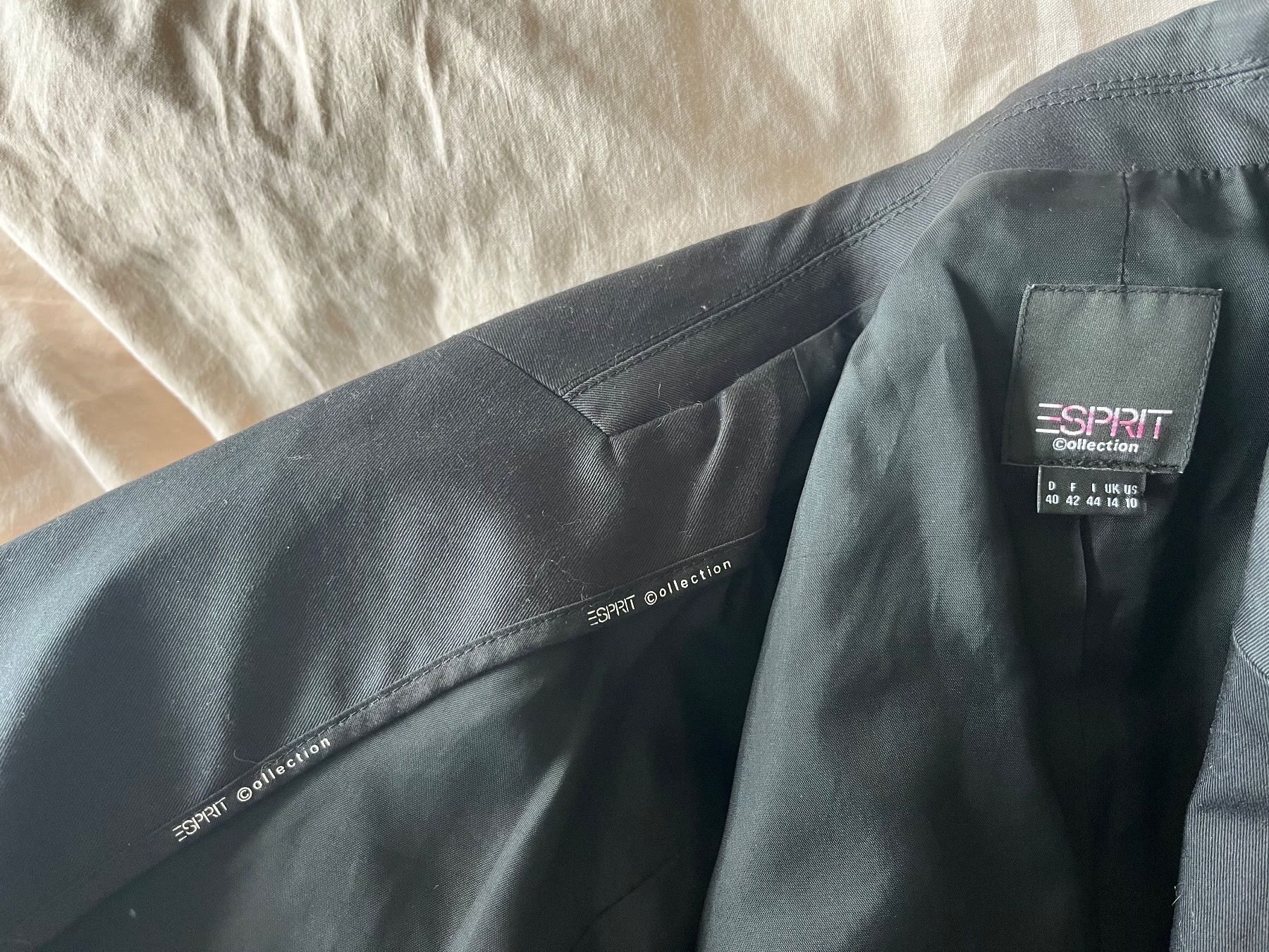 Esprit Giacche: Schöner schwarzer Blazer von Esprit – Nuovo (secondo la descrizione) da Oetwil an der limmat venduto da Sual 2