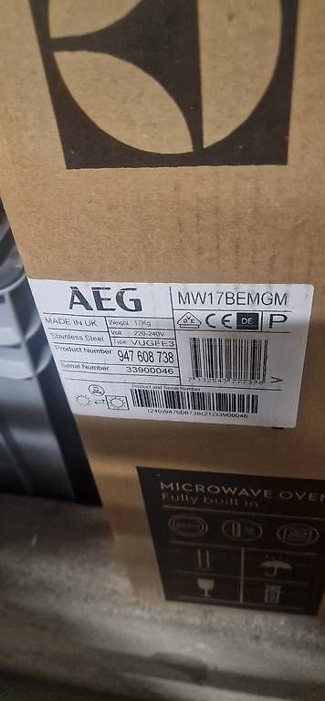 Fours: AEG Four à micro-ondes intégré – Neuf avec emballage d'origine à Sion par gosendes 1