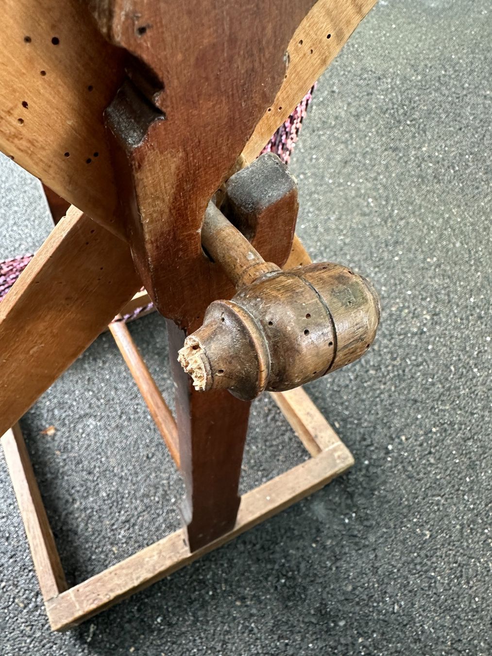 Ruote per filare: Wollwickler Haspel aus Weberei – Usato da Laupen ZH venduto da Mcafi02 4