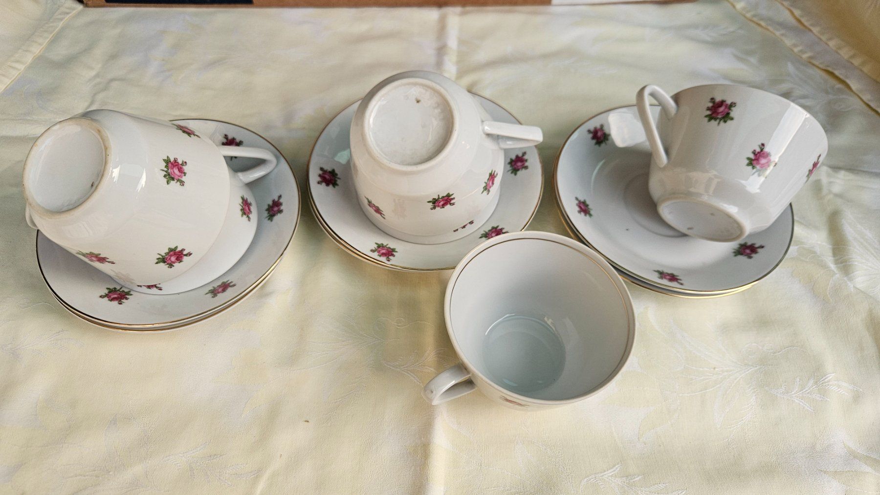 Set di piatti: Servizio da tè fiorato x6 pp – Usato da Melano venduto da H-Sara