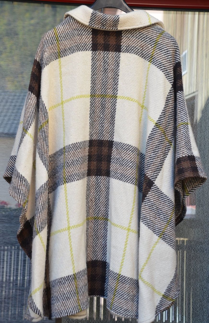 Burberry Giacche: Burberry Poncho 100% Wolle / laine – Usato da Collonges venduto da Auganien 4