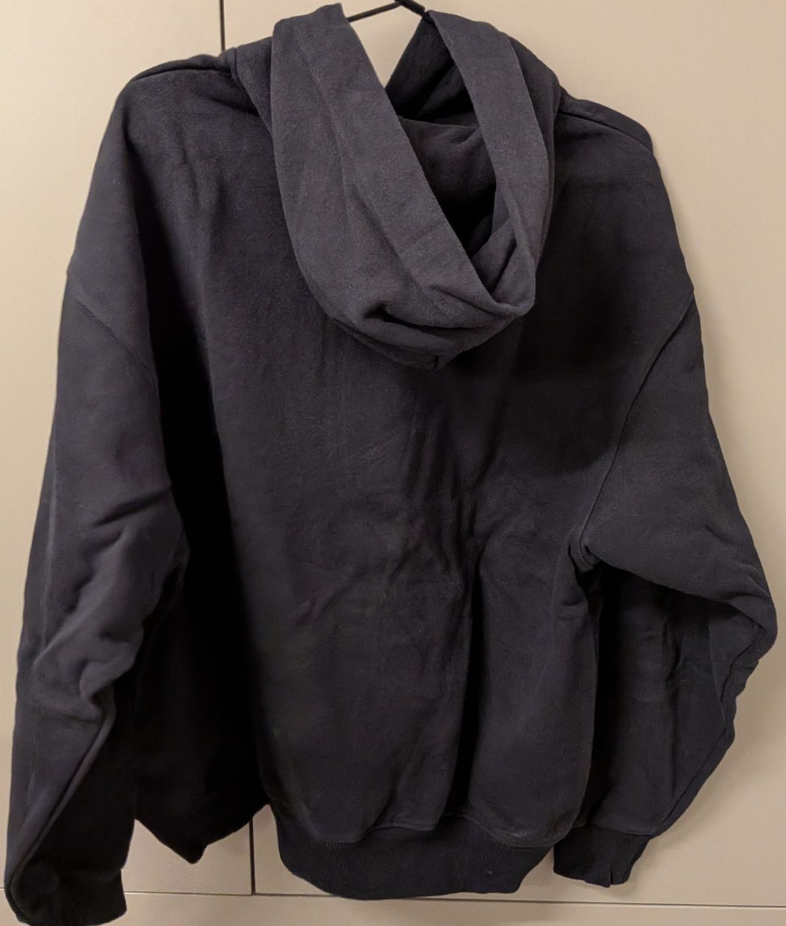 Pulls & Sweat-shirts: Holyhall Studio Kapuzenpullover schwarz Grösse M – D'occasion à Staffelbach par dh5053 1