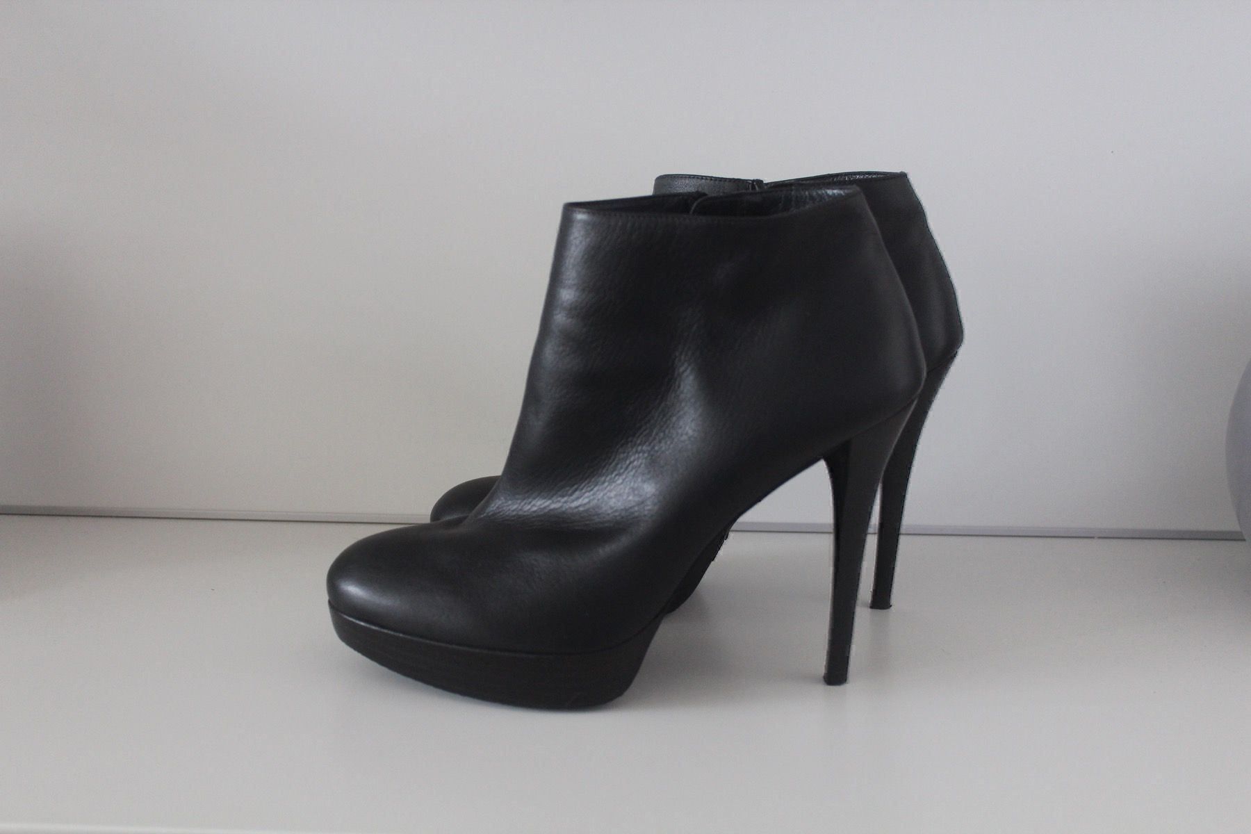 Stuart Weitzman Scarpe da donna: Stuart Weitzman Stieflettem Gr.39.5 – Usato da Zürich venduto da JOD213