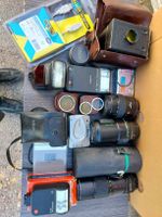 Lot d'appareils photo et d'objectifs divers accessoires