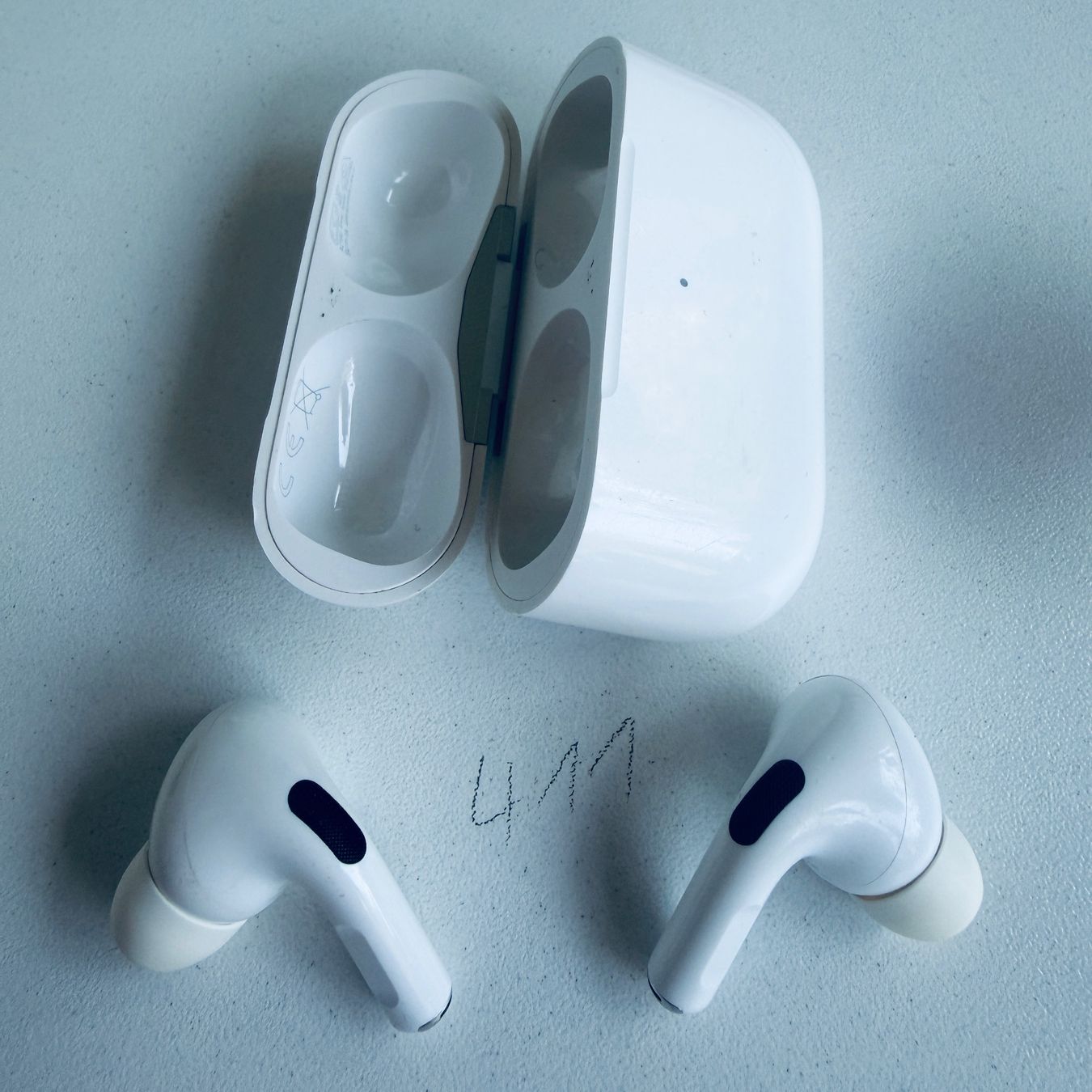 Apple Cuffie: Original Apple AirPods Pro 1 Gen. mit Wireless Ladecase – Usato da Basel venduto da MY.AIRPODS.SHOP 1