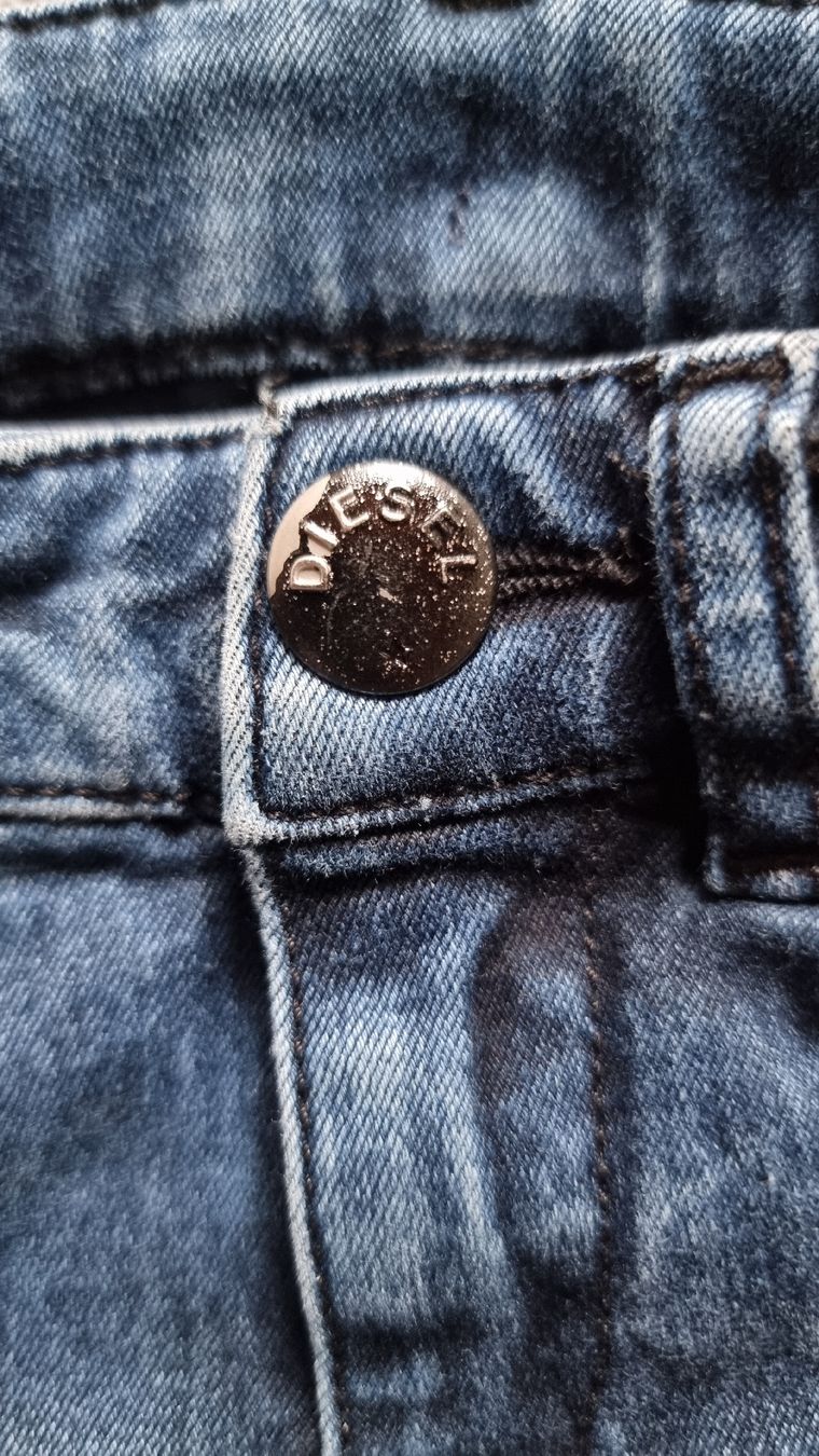 Diesel Hosen: Jeans Diesel taille 5 ans  – Gebraucht aus Les Breuleux von Mily1991 1
