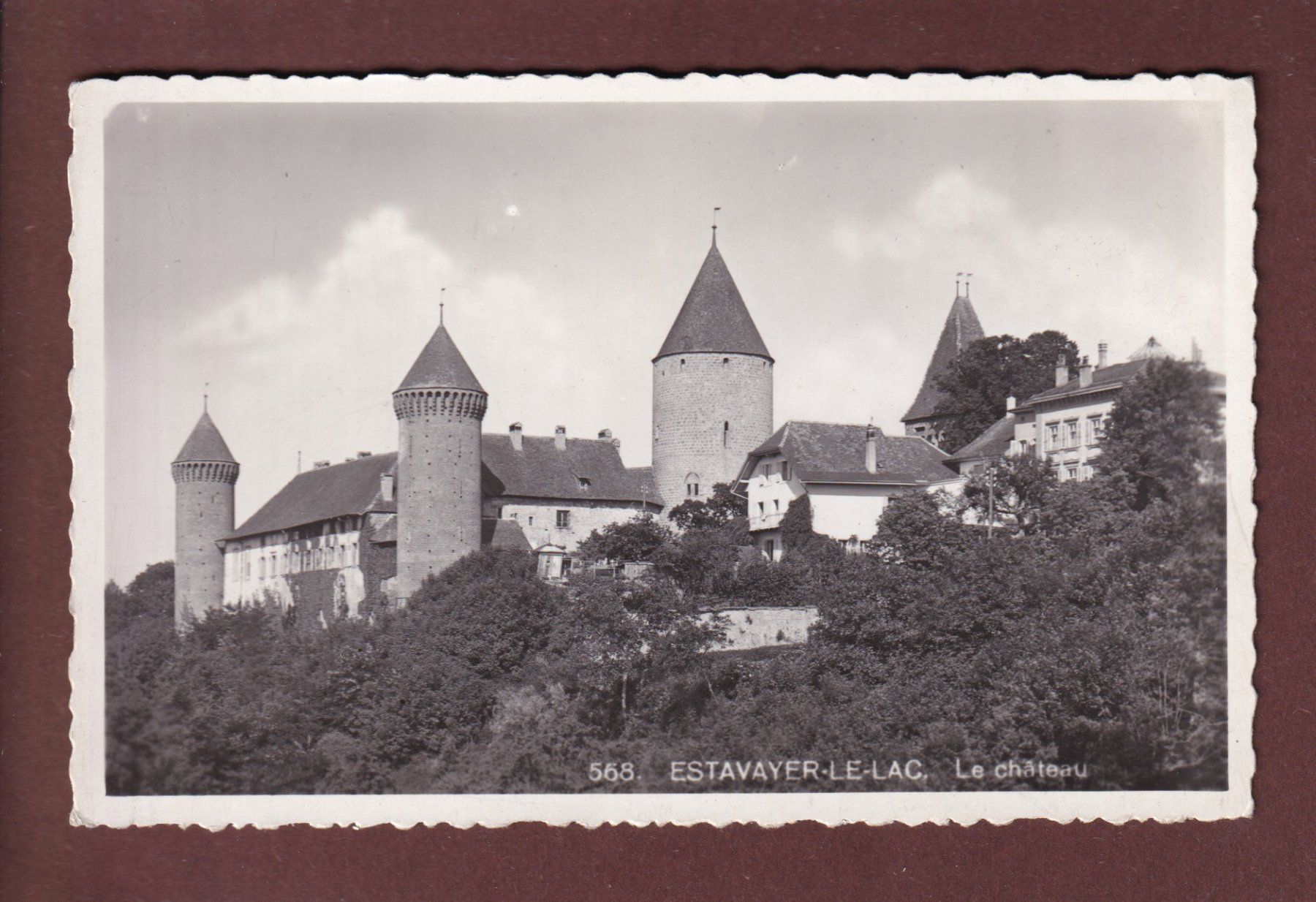 Cartoline postali: ESTAVAYER - Le Château – Usato da Pully venduto da nicecards
