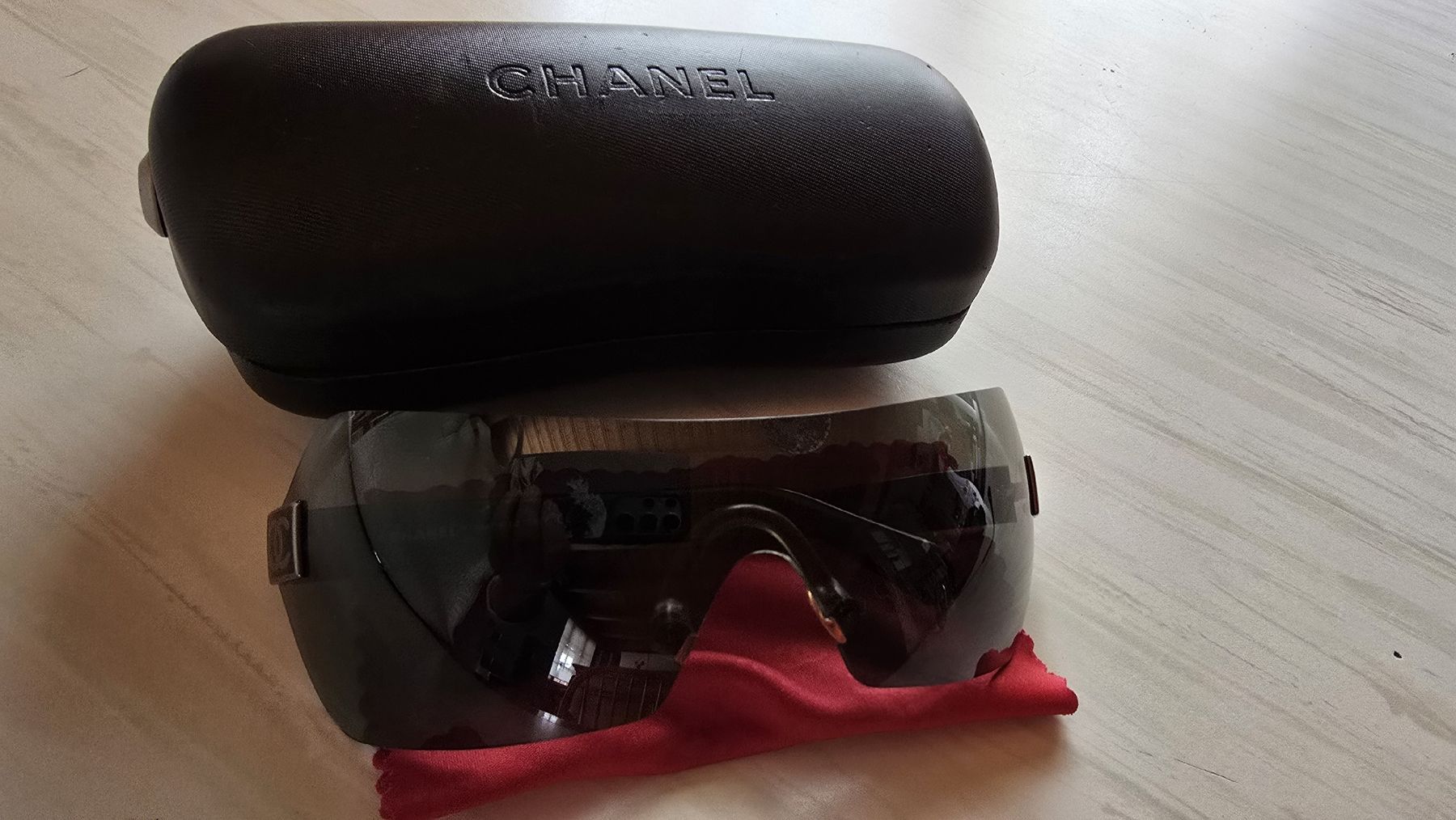 Chanel Brillen & Gläser: Vintage Chanel Sunglasses – Gebraucht aus Châtel-sur-Montsalvens von Mirsonuta 1