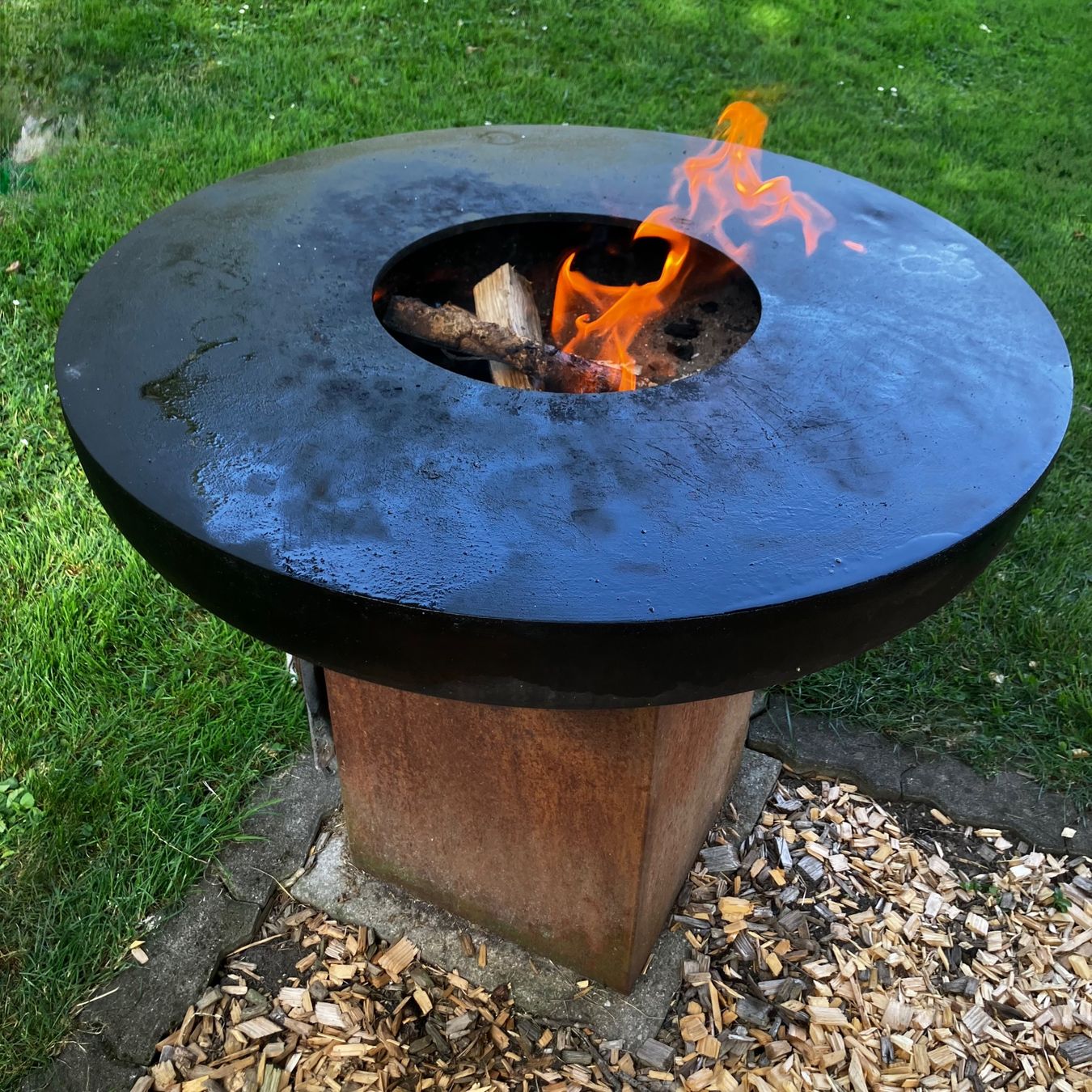 Cheminée d'extérieur: Feuerschale Grill auf Sockel – D'occasion à Hohentannen par kudulibi 1