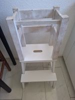 Lernturm / Kinder Stehhilfe weiss hat Gebrauchsspuren 