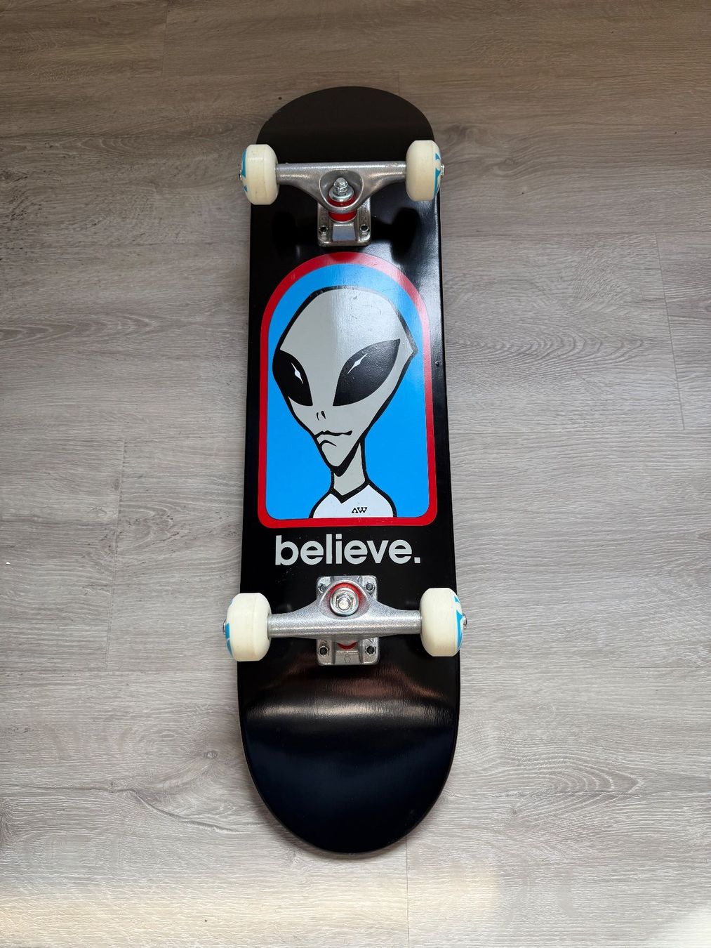 Skateboards: Skate complet Alien Workshop - Believe 7.75'' – Nuovo (secondo la descrizione) da Murist venduto da kalmec