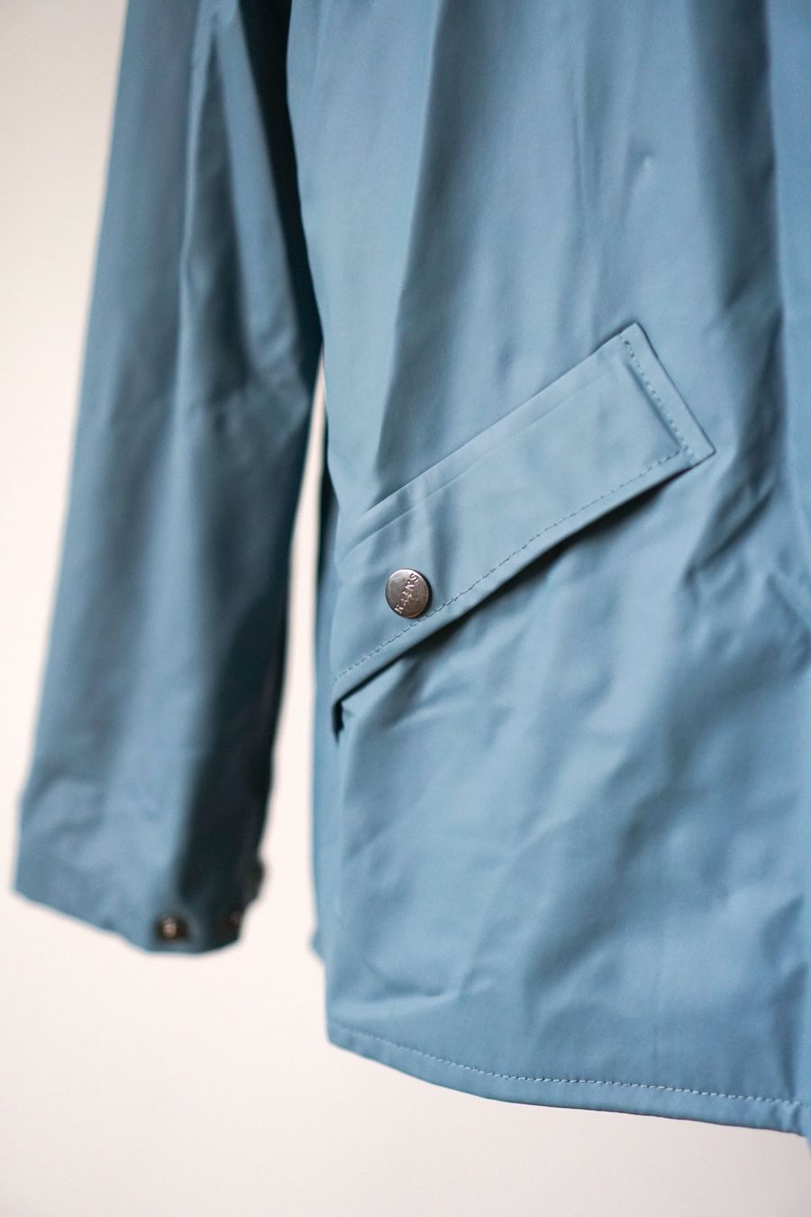 Rains Giacche: RAINS Regenjacke, Hellblau, Gr. S / M – Usato da Brugg AG venduto da Wavey 1