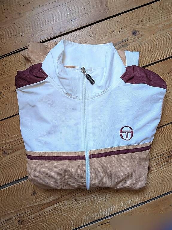 Completi, tute sportive e funzionali: Fancy Sergio Tacchini Trainingsanzug M – Usato da Basel venduto da Shikari 4