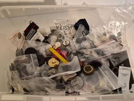 Grosse Knopfsammlung, viele verschiedene Knöpfe