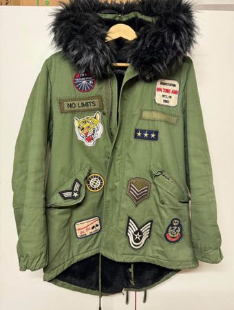 Woman Design Olive Color Coat with Fur Hood