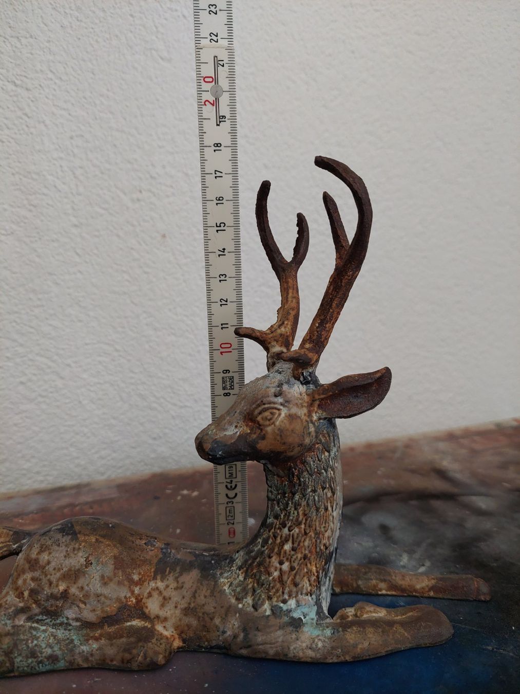 Skulpturen & Statuen: Hirschfigur liegend, antik – Gebraucht aus Subingen von K7passt_immer 4