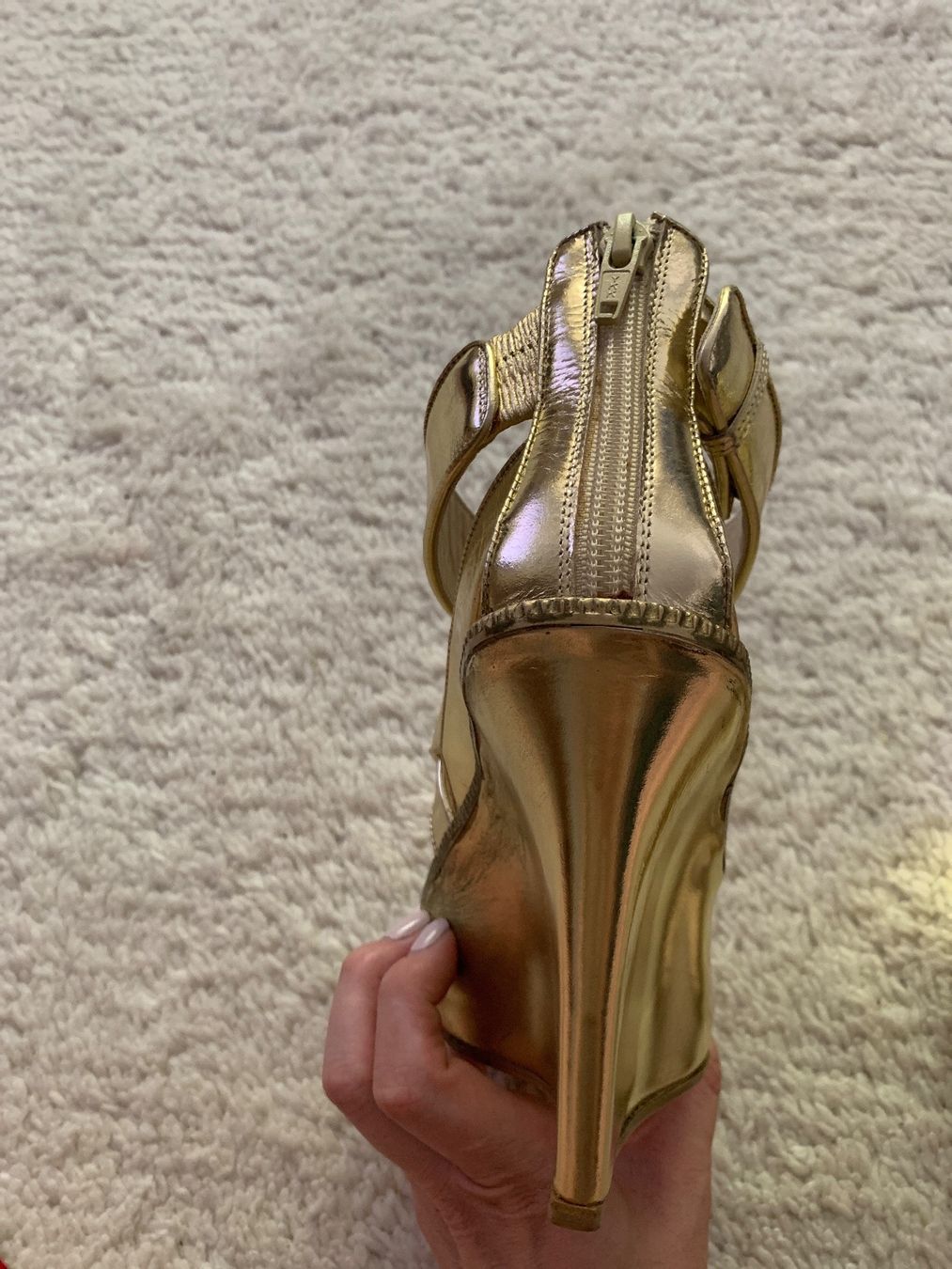 Givenchy Scarpe da donna: Givenchy Sandale Gr. 37 mit Keilabsatz, High Heels gold – Nuovo (secondo la descrizione) da Regensdorf venduto da secondchancefashion 4
