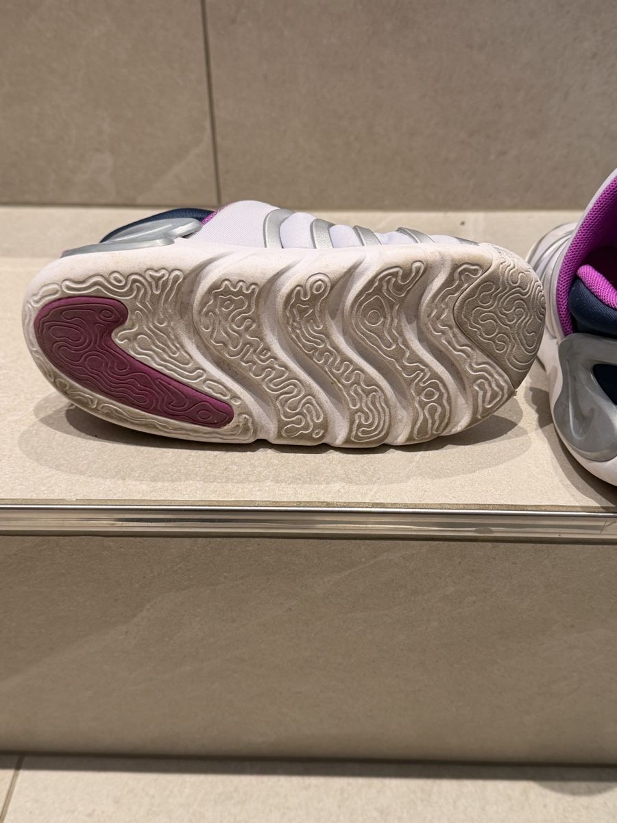 Nike Chaussures filles: Nike Sneaker Dynamo, 27, Mädchen, silber-rosa – Neuf (Voir description) à Wilen b. Wil par carpediem25 3