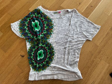 Neues T-Shirt der Marke Desigual grösse 152