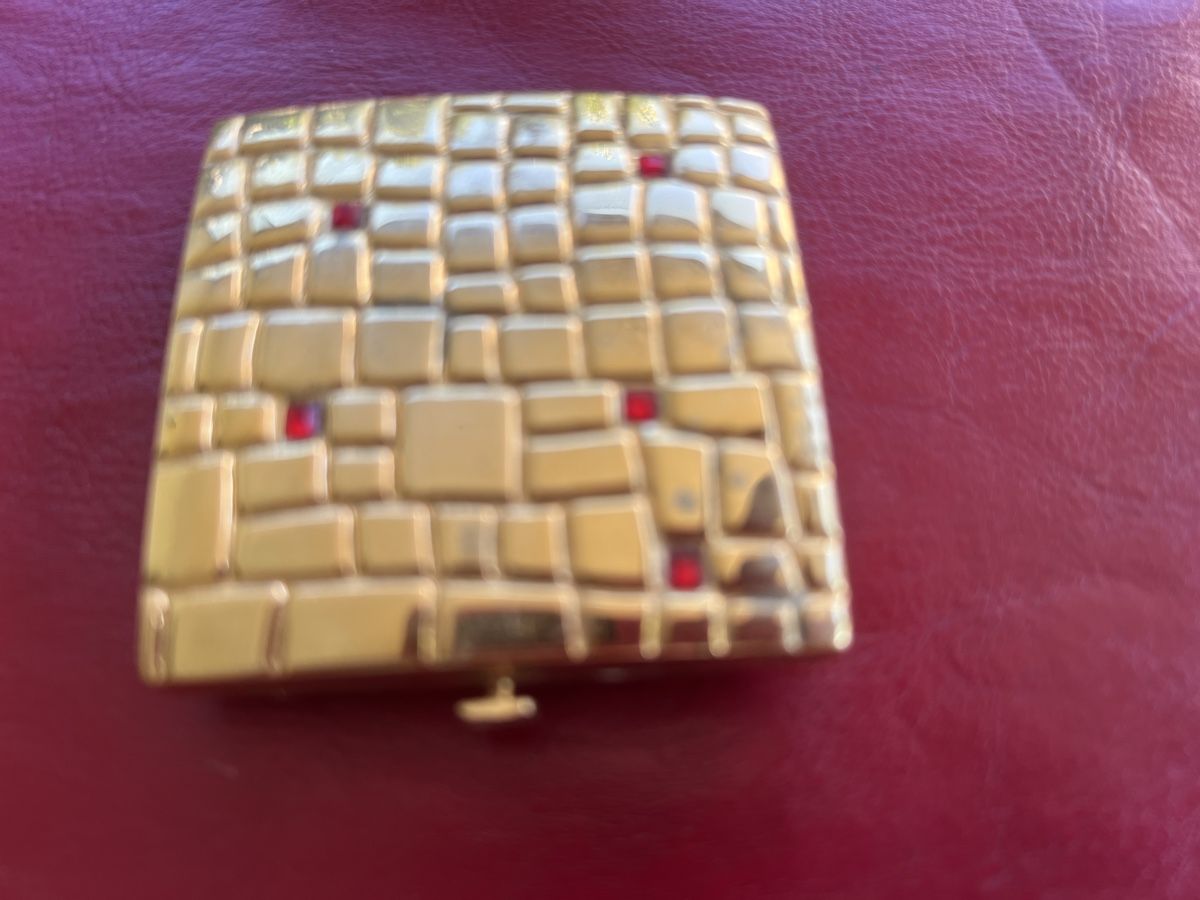 Estée Lauder Maquillage: Estee Lauder Kompaktpuder goldfarben mit Steinen – Neuf (Voir description) à Wettingen par sauna67
