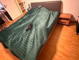 Hasena Bett 160cm mit Lattenrost, Madratze & 2 Nachtischen
