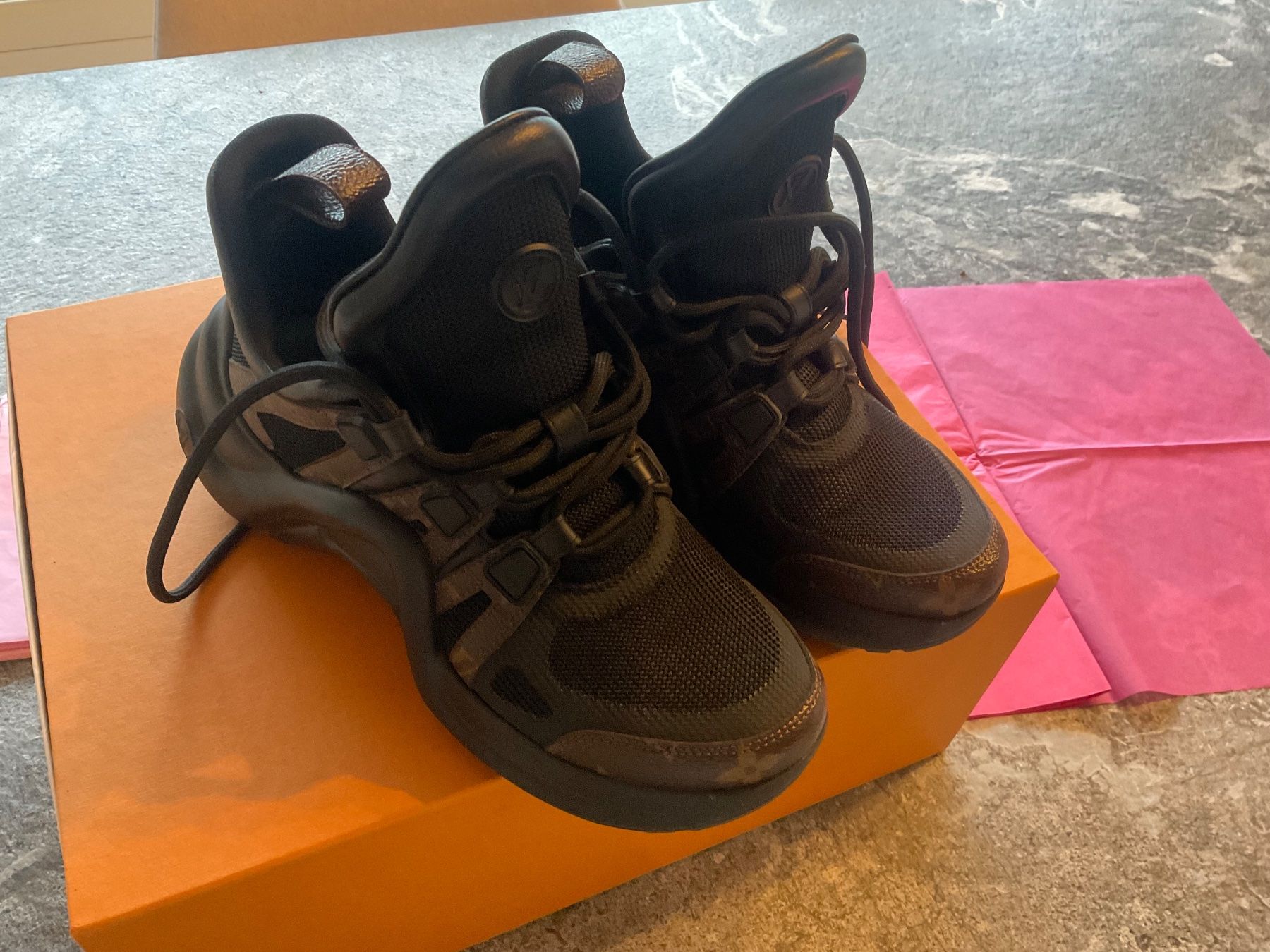 Louis Vuitton Scarpe da donna: Louis Vuitton Baskets Run Away Noir – Nuovo (secondo la descrizione) da Vallorbe venduto da milail38