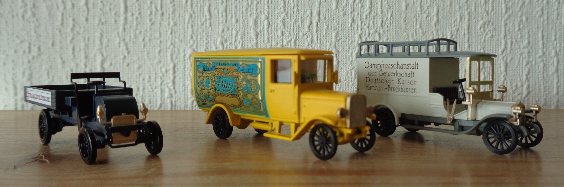 Märklin Modellini di ferrovie: Märklin 1889, 3 Oldtimer "Lieferwagen", H0 – Usato da Arbon venduto da lyres